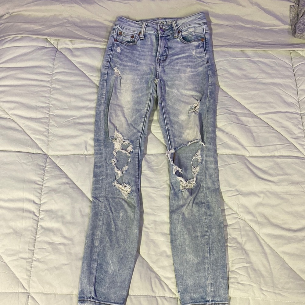 American eagle jeans, size 0, leangth is short. Still in good condition.